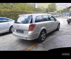 Ricambi Opel Astra SW 2006 grigio chiaro e bianco - 7