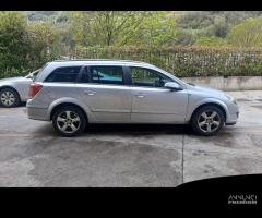 Ricambi Opel Astra SW 2006 grigio chiaro e bianco - 8