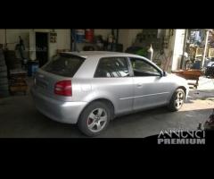 Ricambi carrozzeria Audi A3 2000 grigio e blu - 2