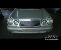 Ricambi Mercedes E 250 1998 berlina grigio chiaro