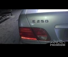 Ricambi Mercedes E 250 1998 berlina grigio chiaro