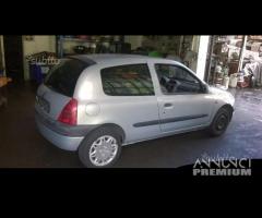 Ricambi Renault Clio 2001 3 e 5 porte colori vari