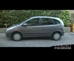 Ricambi Renault Scenic 2000 vari colori