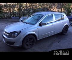 Ricambi Opel Astra berlina 2006 2009 nera e grigia - 6