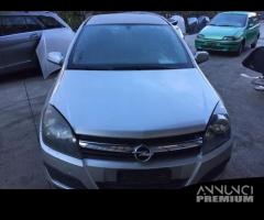 Ricambi Opel Astra berlina 2006 2009 nera e grigia - 7