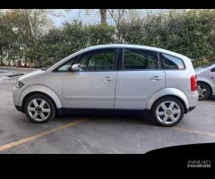 Ricambi Audi A2 2003 nera e grigio chiaro - 11