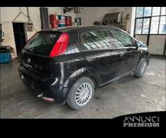 Ricambi Fiat Grande Punto 5 e 3 porte vari colori - 17