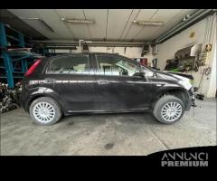 Ricambi Fiat Grande Punto 5 e 3 porte vari colori - 21