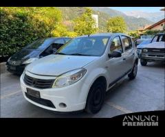 Ricambi Dacia Sandero 2010 bianca e blu scuro