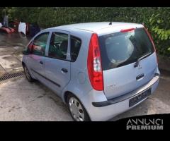 Ricambi Mitsubishi Colt 2004 2008 azzurro e rosso - 3