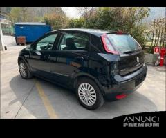 Ricambi Fiat Punto Evo 2010 5 porte nera e grigia - 6