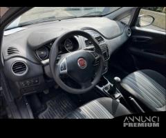 Ricambi Fiat Punto Evo 2010 5 porte nera e grigia - 9