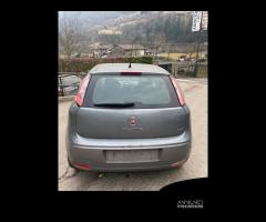 Ricambi Fiat Punto Evo 2010 5 porte nera e grigia - 14