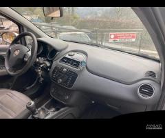 Ricambi Fiat Punto Evo 2010 5 porte nera e grigia - 17