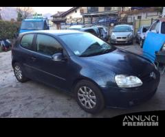 Ricambi Volkswagen Golf 5 3 porte colori vari