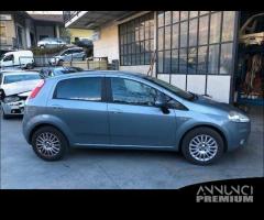 Ricambi vari Fiat Gr Punto 06 5P grigio medio 595A