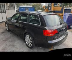 Ricambi Audi A4 Avant s-line 2005 nera 2000cc TD