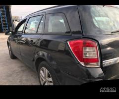 RICAMBI USATI AUTO OPEL Astra H S. Wagon Z 13 DTH