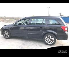 RICAMBI USATI AUTO OPEL Astra H S. Wagon Z 13 DTH