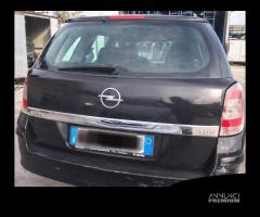 RICAMBI USATI AUTO OPEL Astra H S. Wagon Z 13 DTH