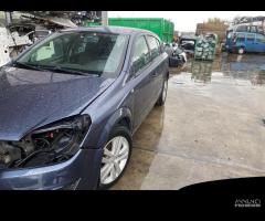 RICAMBI USATI AUTO OPEL Astra H Berlina Z 17 DTH D