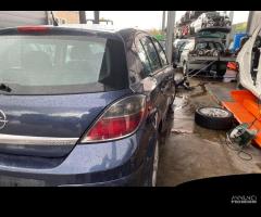 RICAMBI USATI AUTO OPEL Astra H Berlina Z 17 DTH D