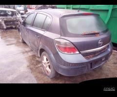 RICAMBI USATI AUTO OPEL Astra H Berlina Z 13 DTH D