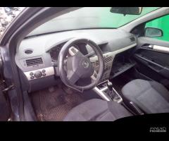 RICAMBI USATI AUTO OPEL Astra H Berlina Z 13 DTH D - 7