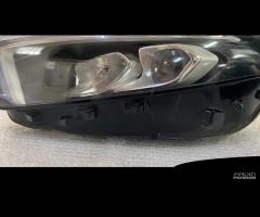 Faro a Led Mercedes GLA 2021