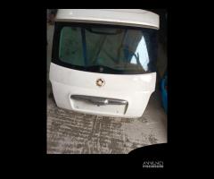 portellone con spoiler fiat 500 bianco SPORT