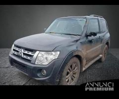 2013 MITSUBISHI SHOGUN 4WO