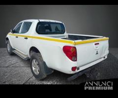 2015 MITSUBISHI L200 4LIFE