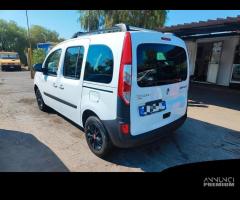 Renault Kangoo finestrato 5 POSTI