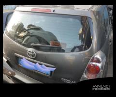 Ricambi vari Toyota Corolla verso 2.0 Diesel 2006 - 8