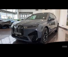 BMW iX xdrive40 pacchetto sportivo