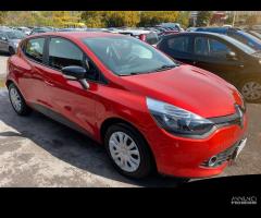 Renault Clio d-i-e-s-e-l-