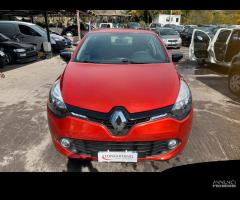 Renault Clio d-i-e-s-e-l-