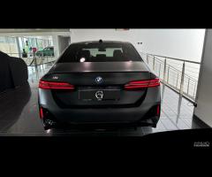 BMW BMW i5 M60 xDrive Berlina - 15