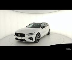 VOLVO N.V60 Plus Dark B4 AUT