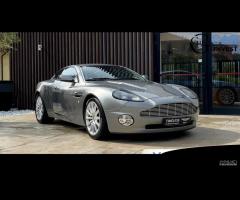 ASTON MARTIN Vanquish Coupe 6.0 V12