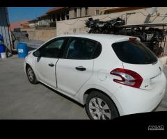 Ricambi usati per PEUGEOT 208 1.4 HDI 2014