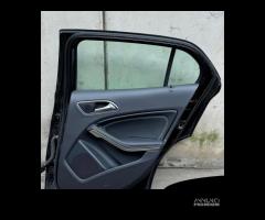 PORTA POSTERIORE DESTRA MERCEDES GLA W156