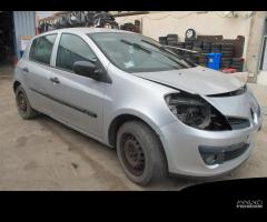 Ricambi usati per RENAULT CLIO 1.5 DCI 2007 - 8