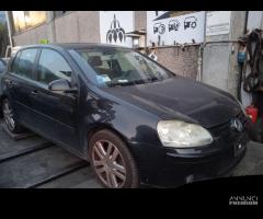 VOLKSWAGEN GOLF 5 2.0 TD 2004 BKD PER RICAMBI