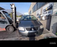 PORTELLO POST VOLKSWAGEN TOURAN 2.0 TDI 2006 BKD 1