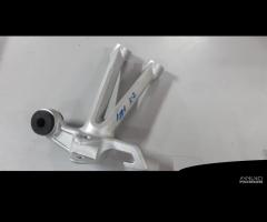 Supporto pedana posteriore sx SUZUKI GSXR 1000 K7