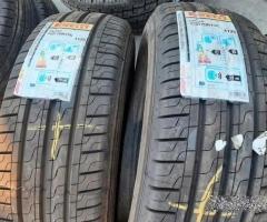 Coppia pneumatici nuovi 225 70 15c Pirelli