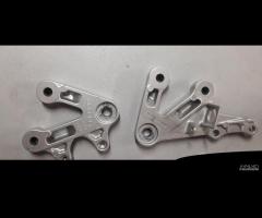 supporti pedane anteriori SUZUKI GSXR 600 750 K4