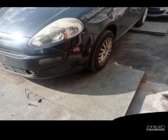 FIAT GRANDE PUNTO 1.3 TD 2010 199A2000 PER RICAMBI