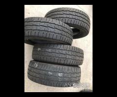 4 gomme 215 70 15c Michelin